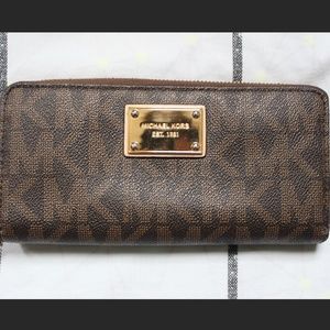 Michale Kors Jet Set Zip Around Wallet